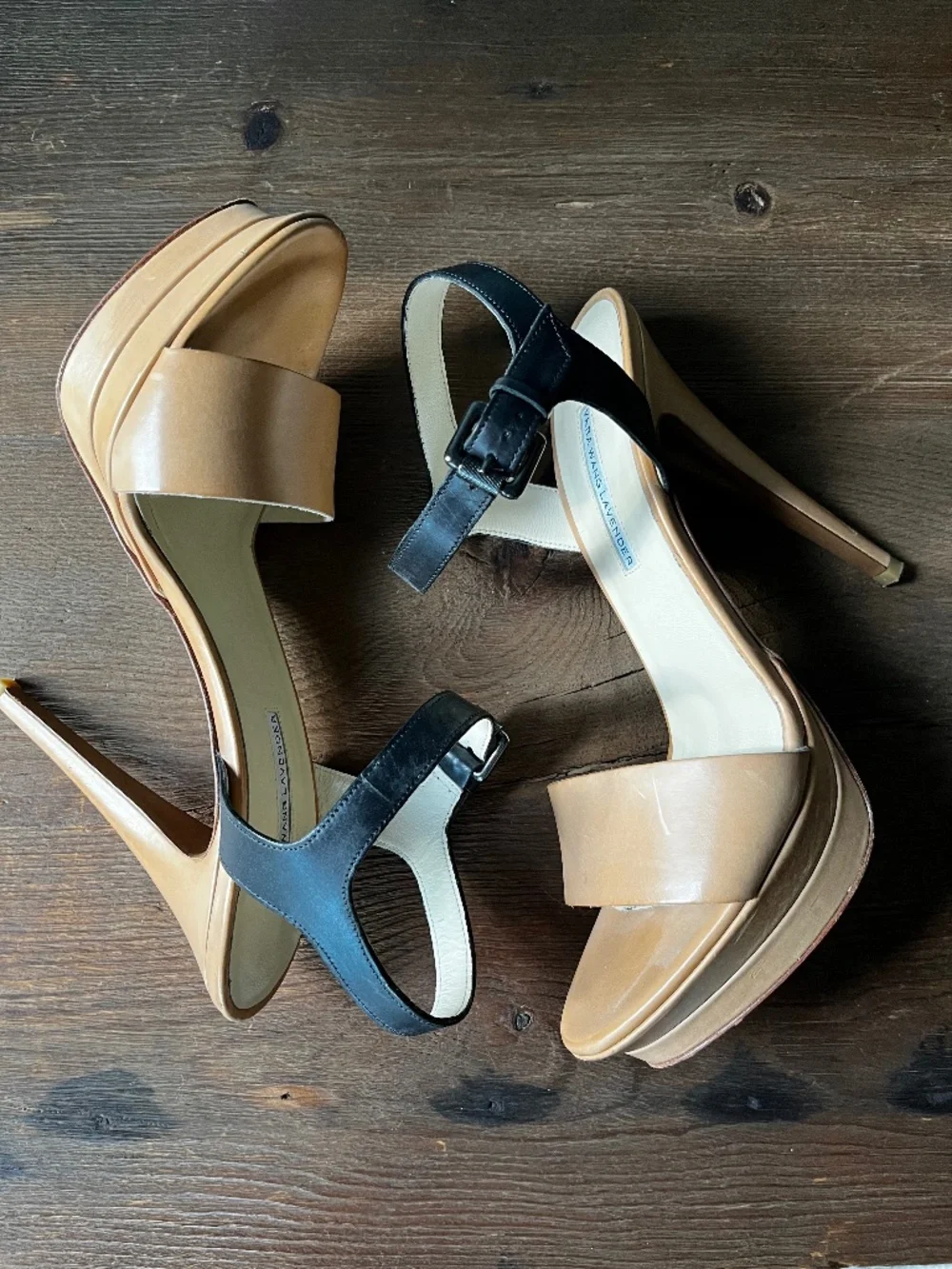 Vera Wang Leather tan and black Heels